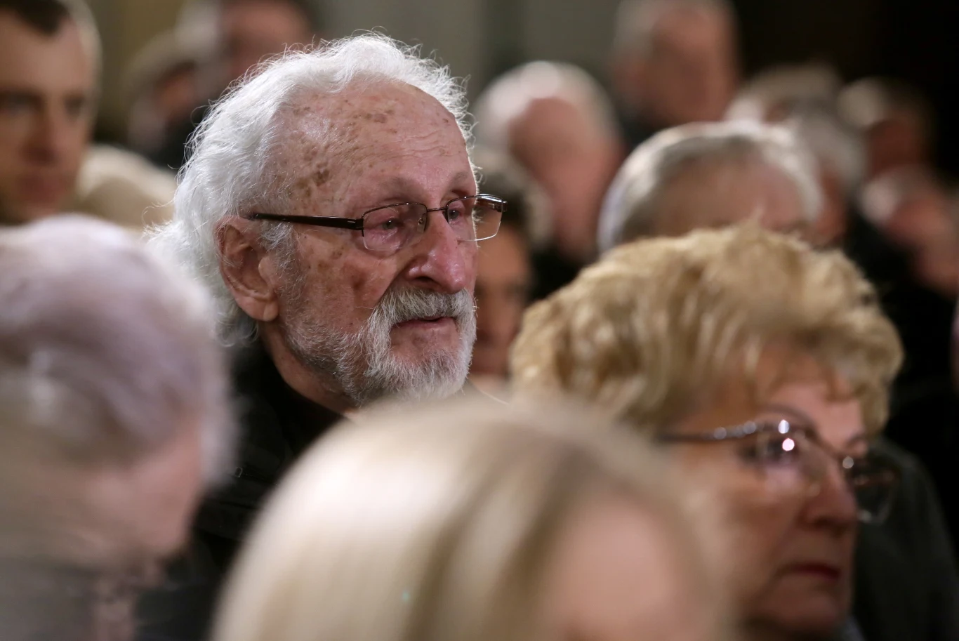 Franciszek Pieczka podczas uroczystości pogrzebowych Witolda Pyrkosza.