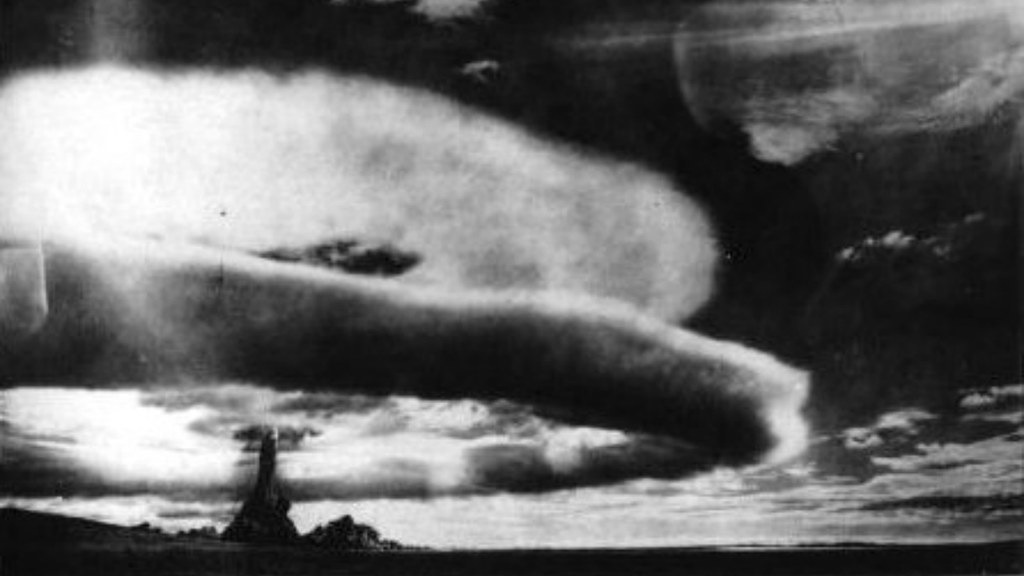 Atomowy grzyb powstały po próbnej detonacji w 1951 r.