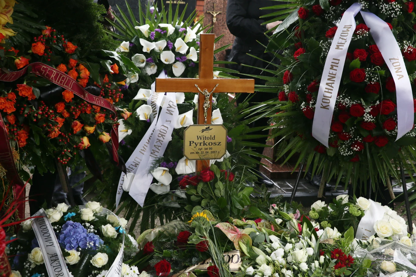 "Miejsce Witolda Pyrkosza w polskiej kulturze współczesnej pozostanie trwałe, a jego niezapomniane role zawsze będą w naszej wdzięcznej pamięci" - podkreślił w liście odczytanym podczas uroczystości pogrzebowych aktora wicepremier, minister kultury prof. Piotr Gliński.