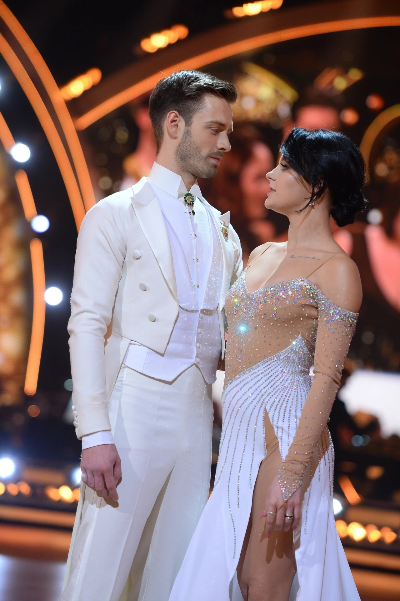 Marcin Korcz i Wiktoria Omyła zatańczyli walca wiedeńskiego do piosenki "Delilah" Toma Jonesa.