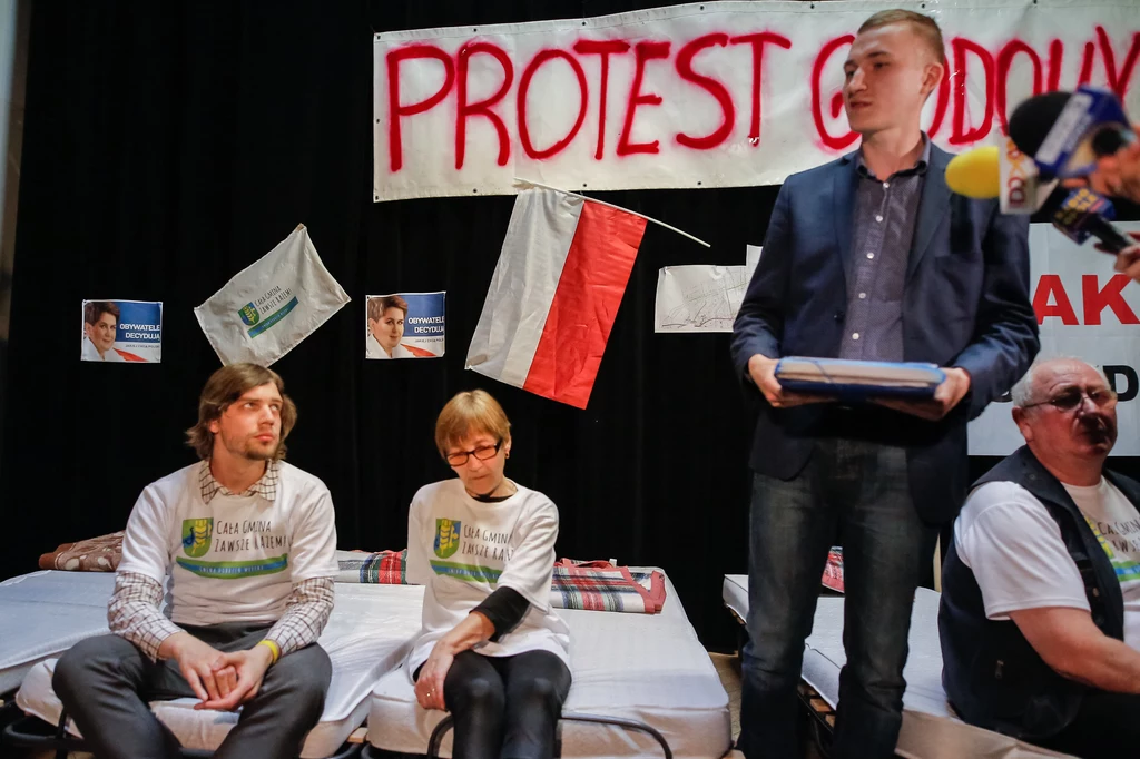 Protest głodowy mieszkańców Dobrzenia Wielkiego przeciw przyłączenia do Opola na początku kwietnia Protest głodowy mieszkańców Dobrzenia Wielkiego przeciw przyłączenia do Opola na początku kwietnia