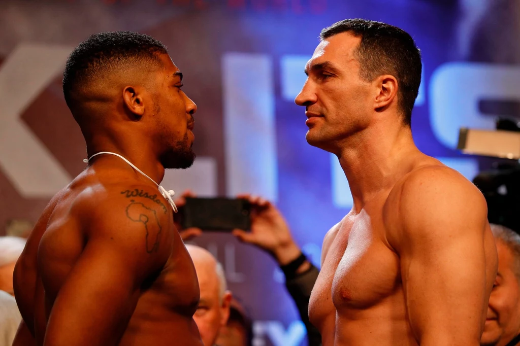 Anthony Joshua (z lewej) i Władymir Kliczko Anthony Joshua (z lewej) i Władymir Kliczko