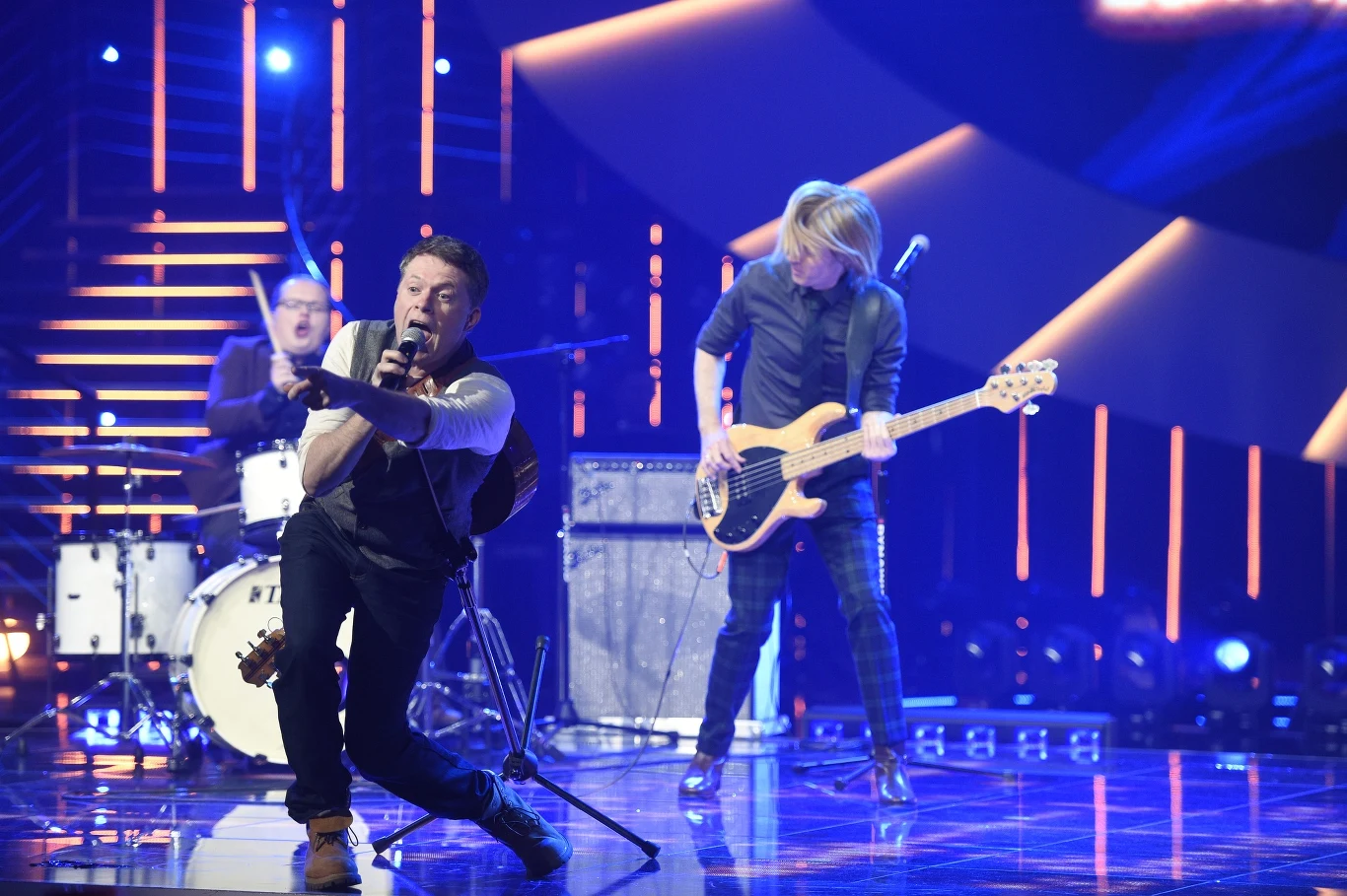 "Nanana" promuje nowy album "We Got Love", który zawiera pięć premierowych utworów oraz największe przeboje w nowych aranżacjach "Nanana" promuje nowy album "We Got Love", który zawiera pięć premierowych utworów oraz największe przeboje w nowych aranżacjach