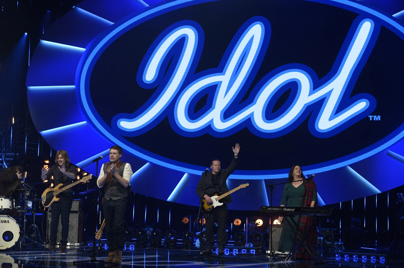 Dodajmy, że w ramach europejskiej trasy "We Got Love - LIVE 2018" zespół odwiedzi trzy polskie miasta - Gdańsk (6 kwietnia 2018, Ergo Arena), Łódź (7 kwietnia, Atlas Arena) i Kraków (8 kwietnia, Tauron Arena) Dodajmy, że w ramach europejskiej trasy "We Got Love - LIVE 2018" zespół odwiedzi trzy polskie miasta - Gdańsk (6 kwietnia 2018, Ergo Arena), Łódź (7 kwietnia, Atlas Arena) i Kraków (8 kwietnia, Tauron Arena)