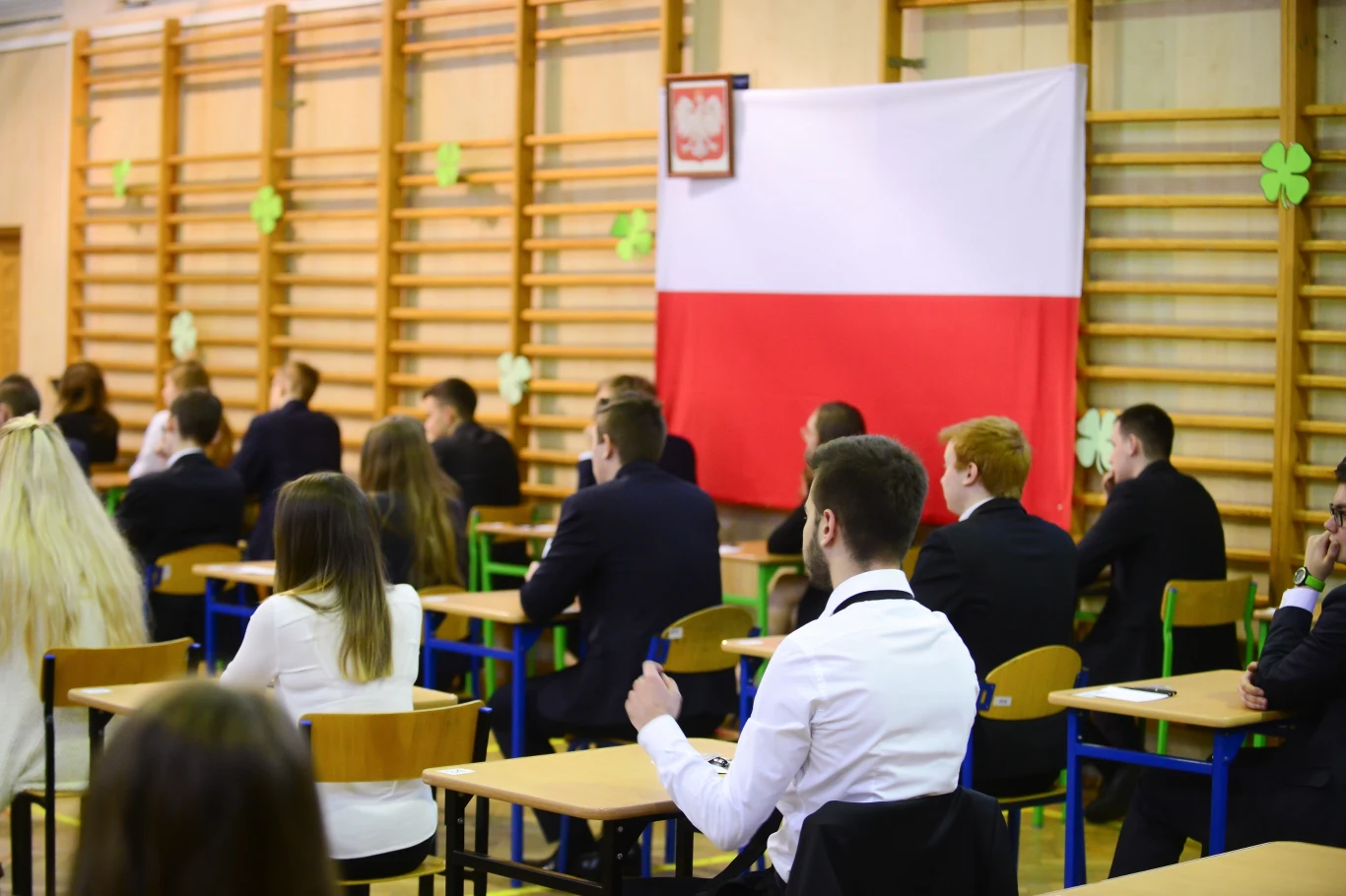 Uczniowie XXIV Liceum Ogólnokształcącego im. Cypriana Norwida w Warszawie podczas egzaminu maturalnego. Uczniowie XXIV Liceum Ogólnokształcącego im. Cypriana Norwida w Warszawie podczas egzaminu maturalnego.