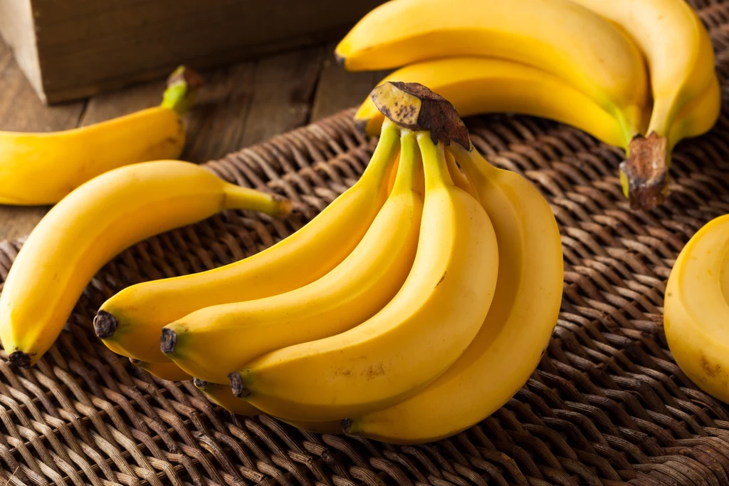 Sprawdź, dlaczego warto owinąć końcówki bananów folią. Sprawdź, dlaczego warto owinąć końcówki bananów folią.