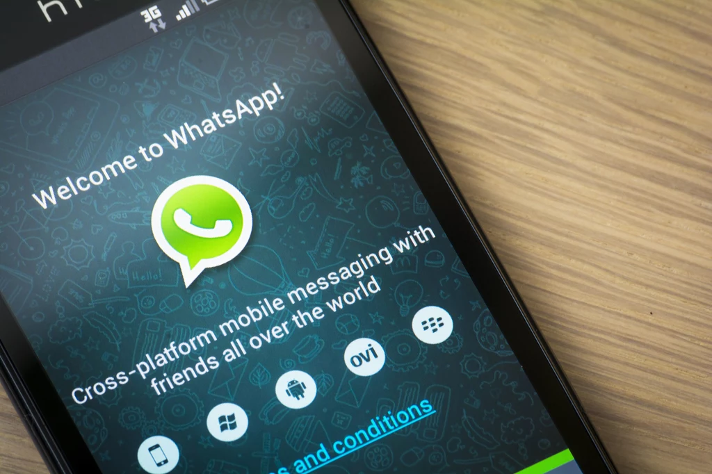 WhatsApp to bardzo popularny komunikator, konkurent Facebook Messengera