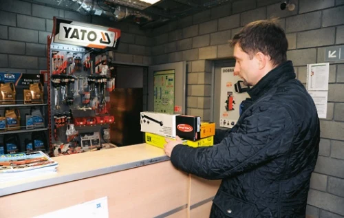 Przed zakupem części w hurtowni warto porównać ich ceny w sieci. Przed zakupem części w hurtowni warto porównać ich ceny w sieci.