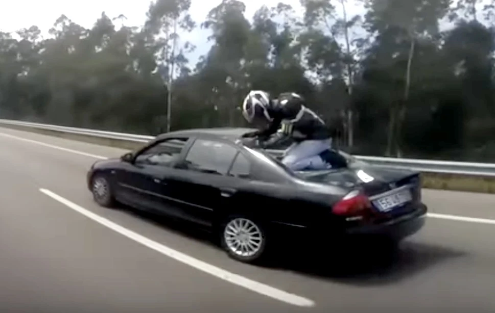 Motocyklista wyszedł z wypadku bez szwanku Motocyklista wyszedł z wypadku bez szwanku