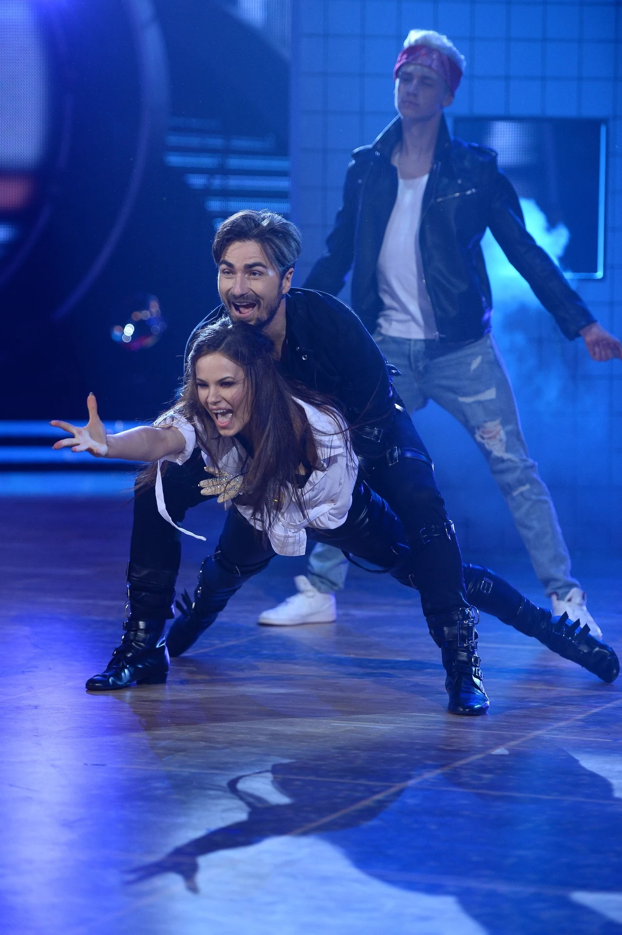 Natalia Szroeder i Jan Klimet sięgnęli po pamiętną cza-czę do piosenki „Bad” Michaela Jacksona. ”Jesteśmy na takim etapie tego programu, że nie wystarczy już dobrze tańczyć, ale trzeba też móc okiełznać nerwy” – Michał Malitowski pochwalił mentalną siłę piosenkarki. „Zatańczyłaś świetnie” – dodała Iwona Pavlović. Para otrzymała 40 punktów.