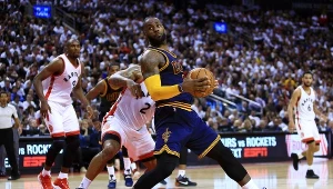 LeBron James (Cavaliers) z piłką