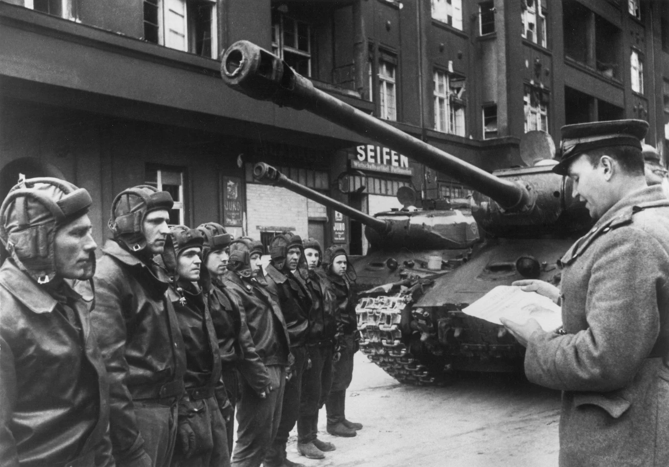 Jak w każdej armii, tak i w radzieckiej, byli dobrzy i źli ludzie Jak w każdej armii, tak i w radzieckiej, byli dobrzy i źli ludzie