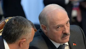 Alaksandr Łukaszenka (z prawej)