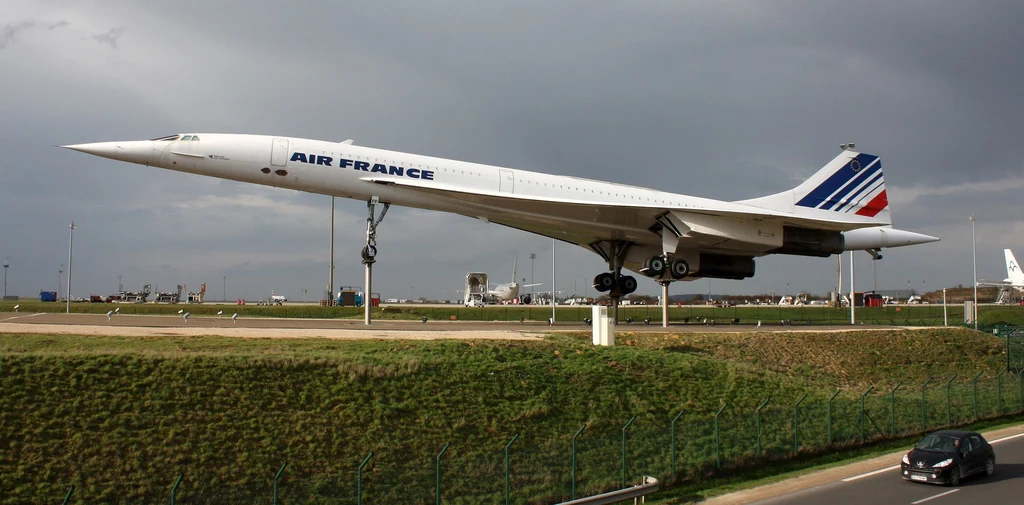 Concorde, trafimy na niego jadąc do paryskiego lotniska imienia Charlesa De Gaulle'a