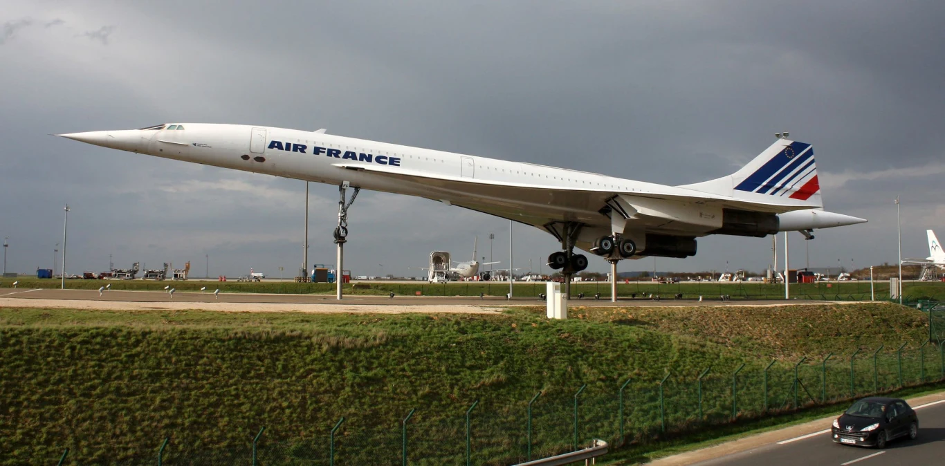 Concorde, trafimy na niego jadąc do paryskiego lotniska imienia Charlesa De Gaulle'a
