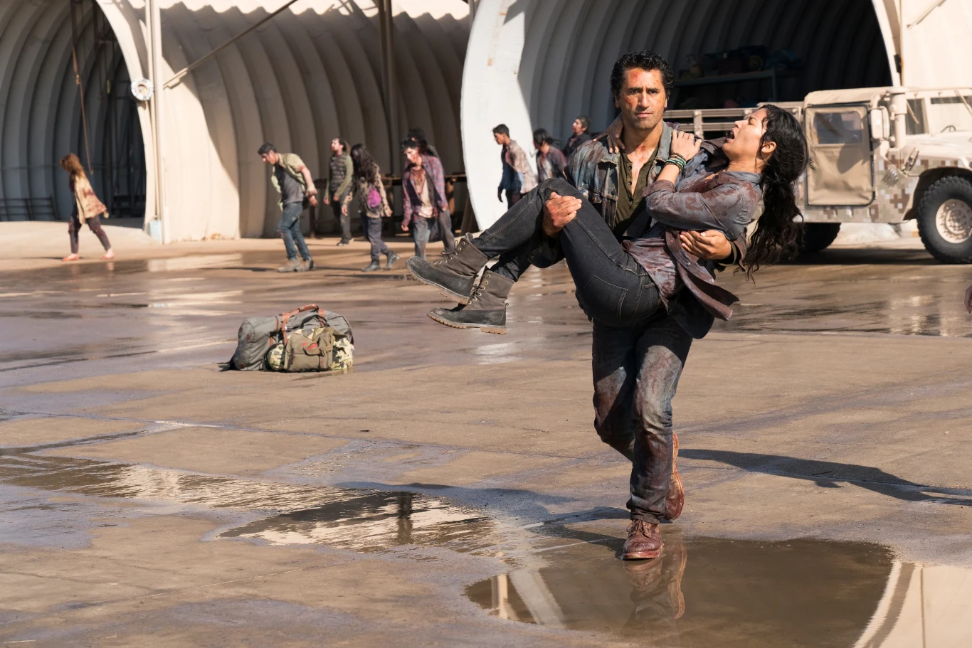 Cliff Curtis (Travis)