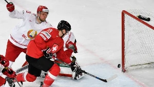 Reto Schaeppi strzela gola na 1-0 dla Szwajcarii w meczu z Białorusią