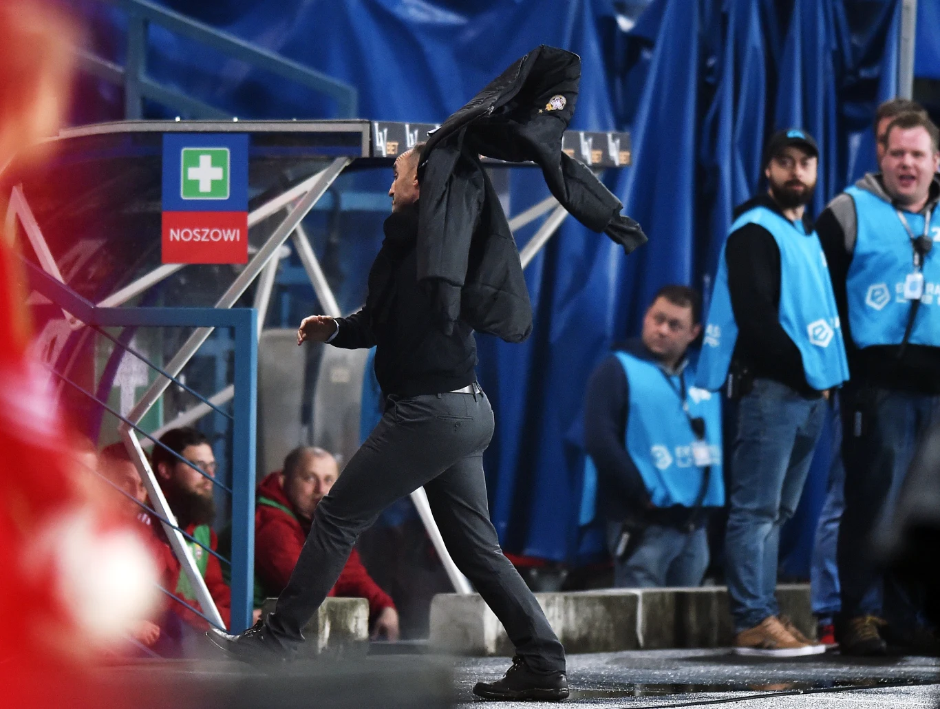 Wściekły Kiko Ramirez podczas meczu Wisły z Lechią Wściekły Kiko Ramirez podczas meczu Wisły z Lechią