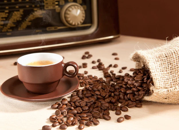 Kawa pita regularnie w niewielkich ilościach może korzystanie wpłynąć na nasze zdrowie. Maksymalnie powinniśmy wypijać 3 filiżanki espresso. 