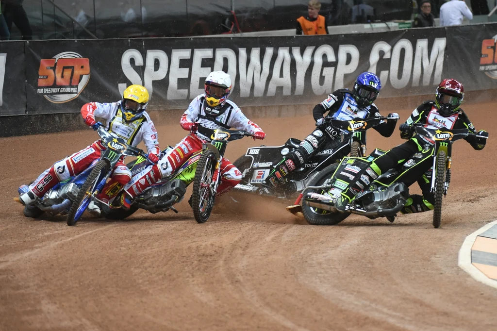 Bartosz Zmarzlik (żółty kask), Polak Piotr Pawlicki (biały kask), Brytyjczyk Tai Woffinden (niebieski kask) i Słowak Martin Vaculik (czerwony kask)