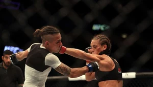 Joanna Jędrzejczyk (z prawej) w walce z Jessicą Andrade