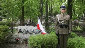 Na warszawskich Powązkach uczczono pamięć ludności polskiej i żydowskiej zamordowanej w latach 1941-44 w Ponarach - obecnie dzielnicy Wilna - przez oddziały SS, policji niemieckiej i kolaboracyjnej policji litewskiej.