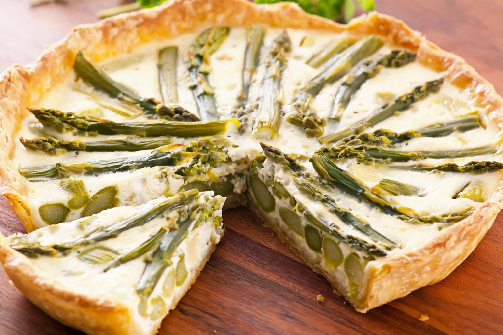 Quiche z zielonymi szparagami Quiche z zielonymi szparagami