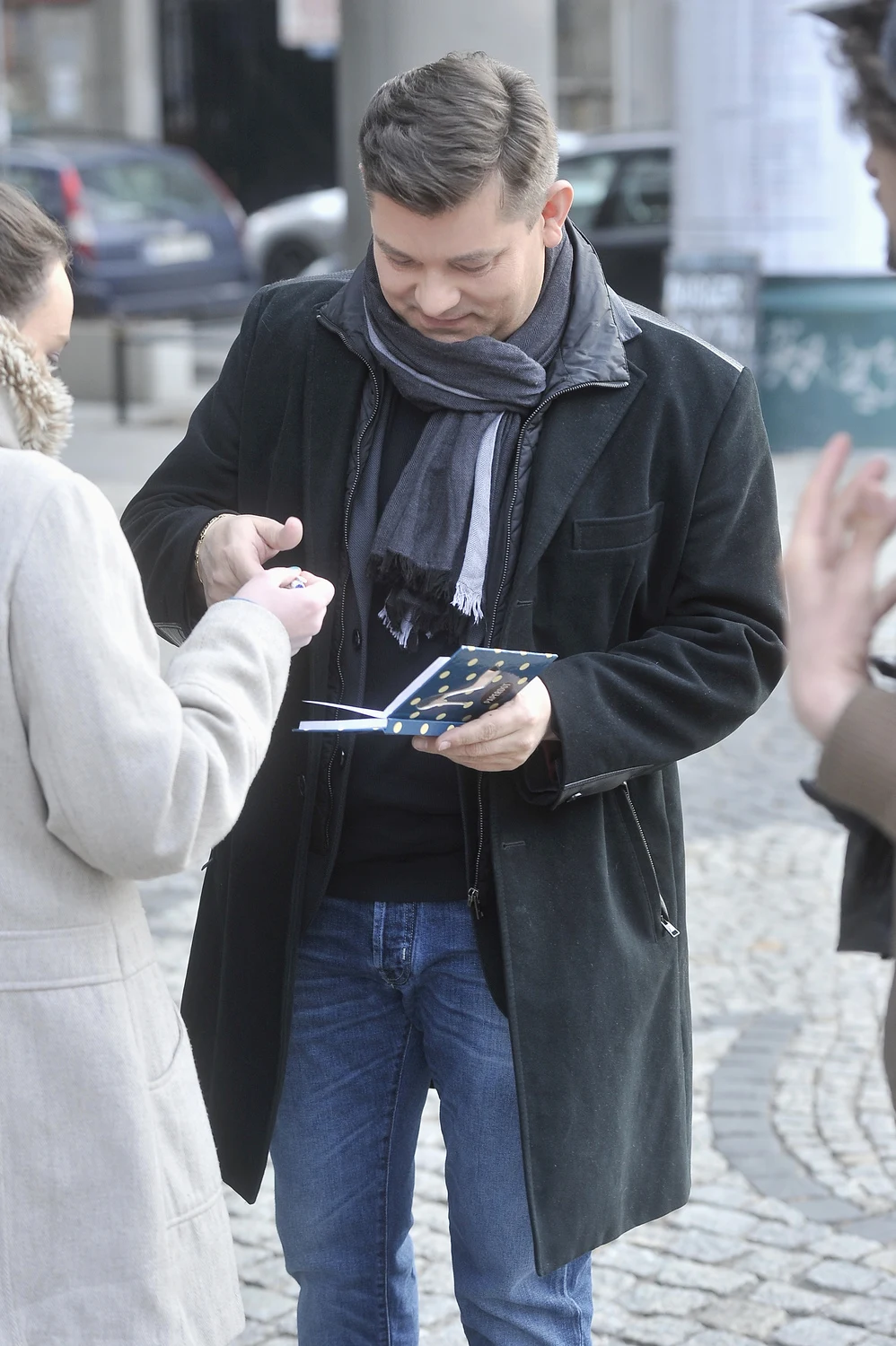 Zenon Martyniuk jest rozchwytywany przez fanów Zenon Martyniuk jest rozchwytywany przez fanów