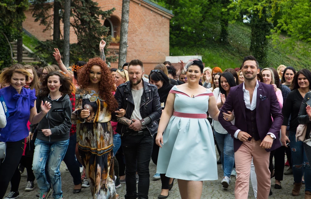 Twórcy programu poszukują oryginalnych twarzy i sylwetek pełnych wdzięku, stylu i krągłości. Twórcy programu poszukują oryginalnych twarzy i sylwetek pełnych wdzięku, stylu i krągłości.