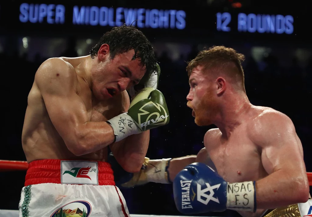 Julio Cesar Chavez Jr (z lewej)