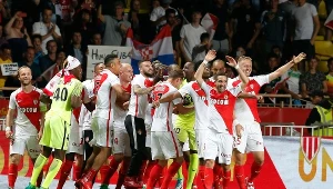 Radość piłkarzy AS Monaco. Kamil Glik (pierwszy z prawej)
