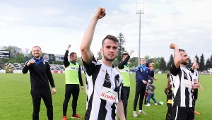 Mateusz Wdowiak (na środku)