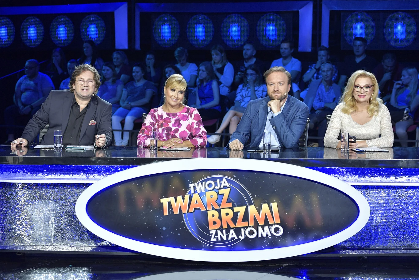 W 2015 roku wygrał  4. edycję programu "Twoja Twarz Brzmi Znajomo".

- Do występu w programie "Twoja Twarz..." nie myślałem o śpiewaniu, sądziłem, że tego nie potrafię. Ale kiedy zaczęły się treningi, coś się we mnie obudziło i postanowiłem uwierzyć w siebie. Nie spodziewałem się wygranej - komentował po sukcesie w show Polsatu.

W 5. edycji programu Kasprzykowski wrócił do "TTBZ" jako juror. Rolę tę pełni do dziś.