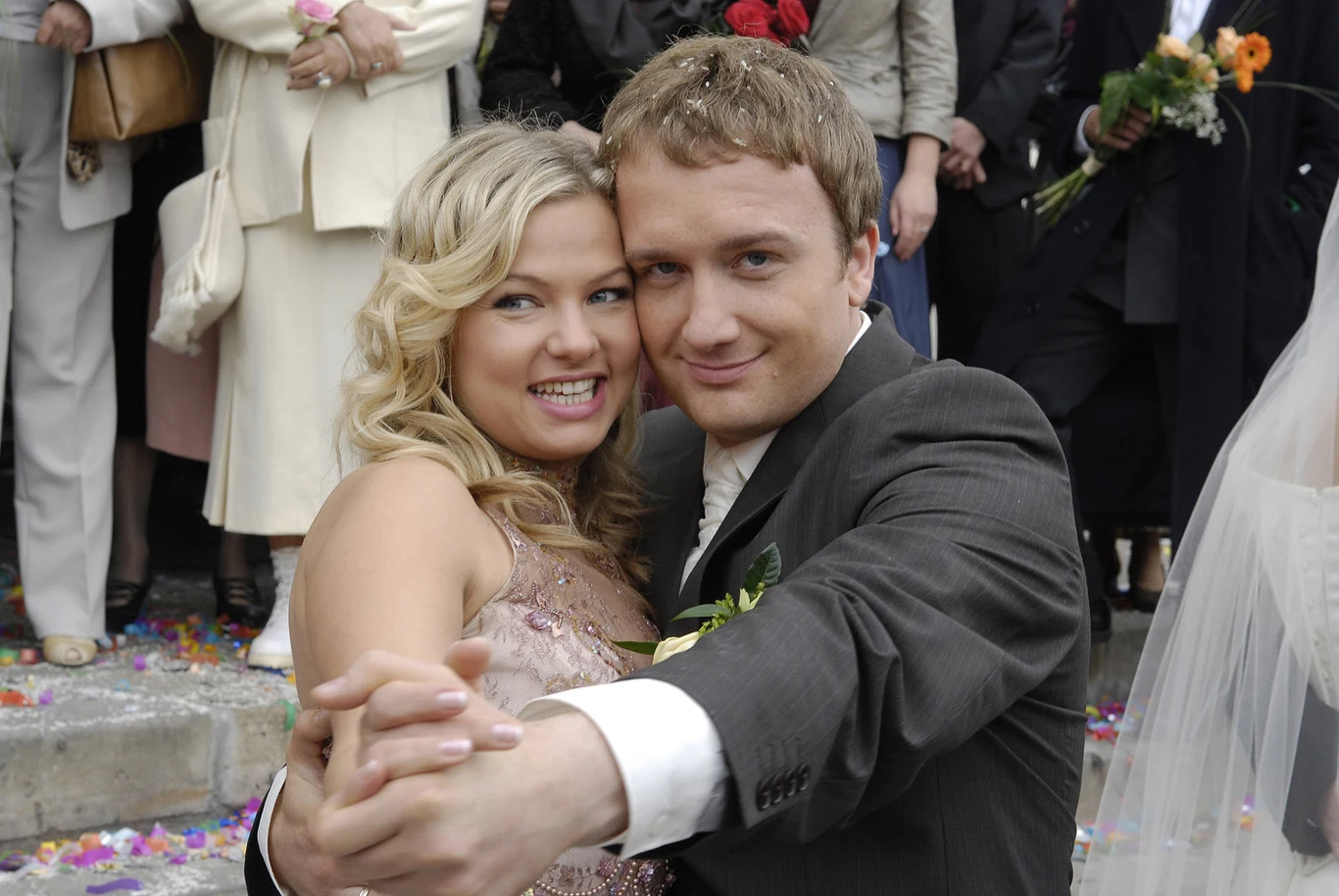 Liczne role serialowe, w których wystąpił, przyniosły mu uznanie widzów.

Z powodzeniem zagrał nieco zagubionego prawnika, Wojtka Płaskę w "Magdzie M." (na zdjęciu). W serialu "Teraz albo nigdy!" wiarygodnie wcielił się w pewnego siebie biznesmena, Roberta. Również Robertem, tym razem księdzem, stał się w przebojowym serialu "Ranczo". Sprawdził się także w repertuarze komediowym. Z brawurą wcielił się w tytułową rolę w sitcomie "Halo, Hans!".

"Nie będę udawał skromności - uważam, że mam talent, inaczej nie brnąłbym w ten zawód, ale potrzebne jest jeszcze szczęście" - wyznaje aktor.