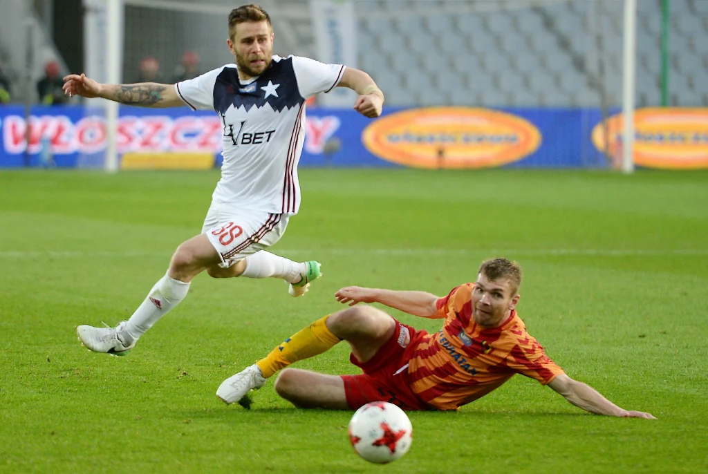 W meczu Wisła Kraków z Koroną Kielce sędzia popełniał karygodne błędy W meczu Wisła Kraków z Koroną Kielce sędzia popełniał karygodne błędy