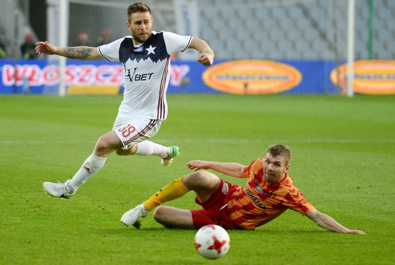 W meczu Wisła Kraków z Koroną Kielce sędzia popełniał karygodne błędy W meczu Wisła Kraków z Koroną Kielce sędzia popełniał karygodne błędy