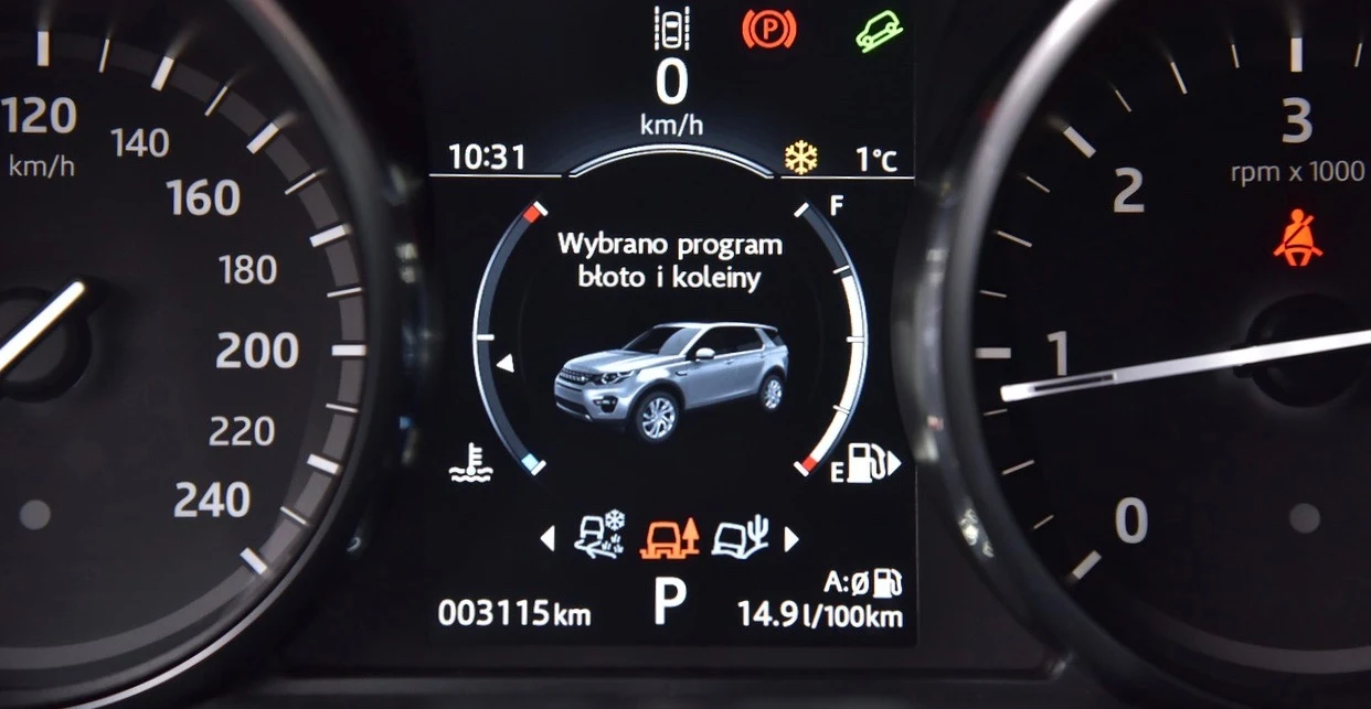 Cztery tryby jazdy wpływają na pracę napędu, ułatwiając pokonywanie przeszkód terenowych.