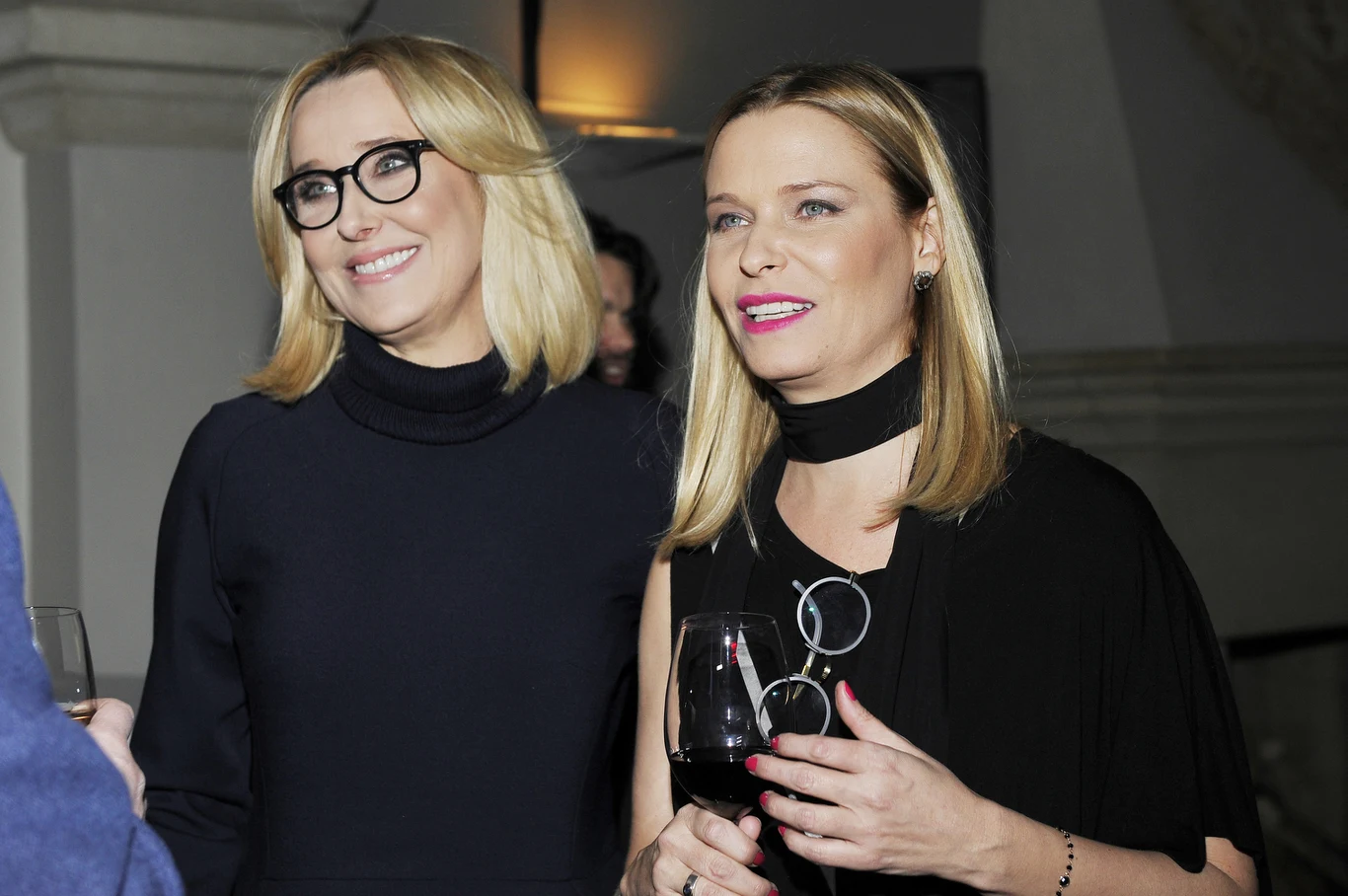 Agata ma młodszą siostrę Paulinę, która poszła w jej ślady i także została dzienniarką Agata ma młodszą siostrę Paulinę, która poszła w jej ślady i także została dzienniarką