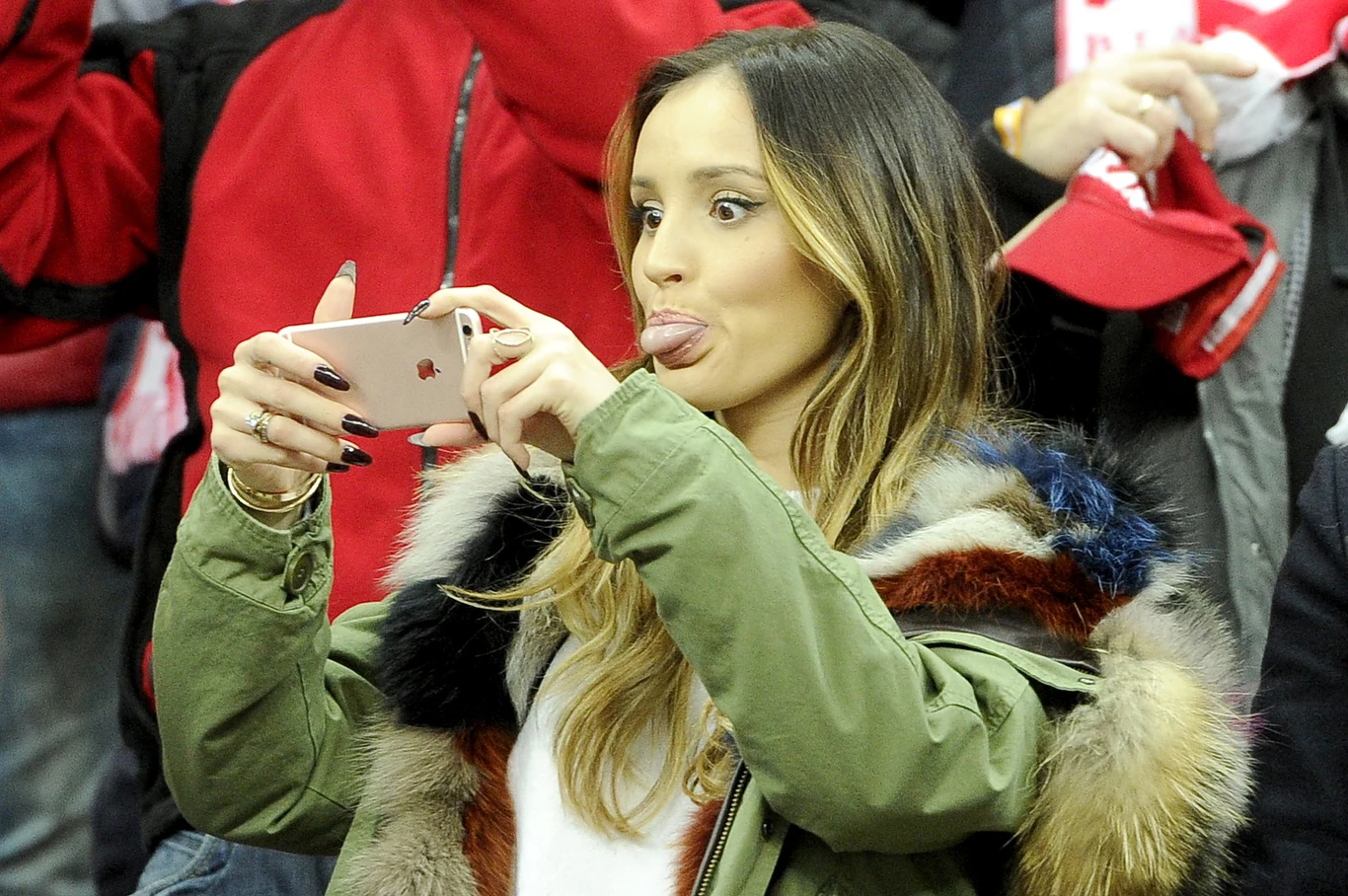 Marina chętnie dzieli się swoimi osiągnięciami z fanami za pośrednictwem mediów społecznościowych