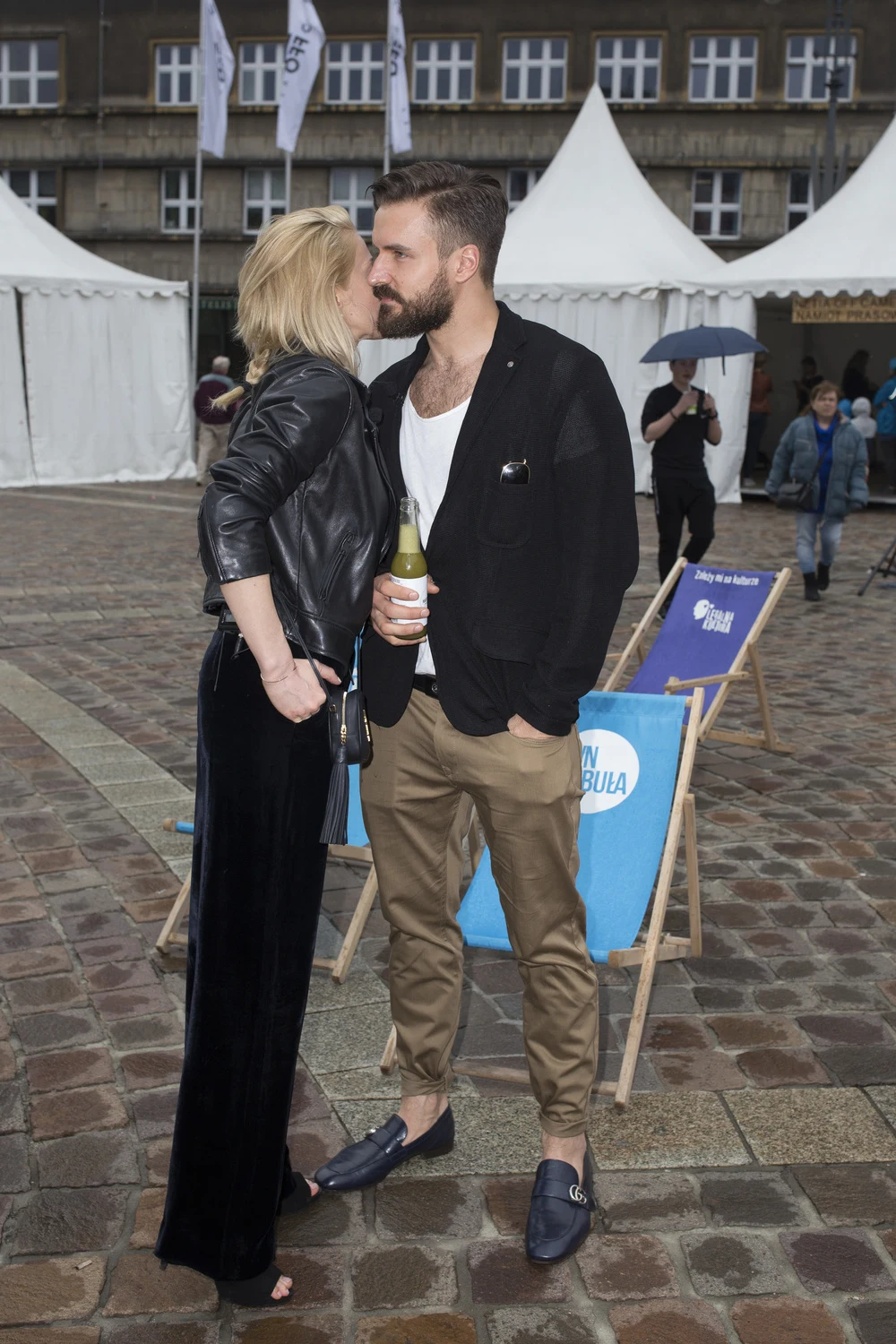 Para nie ukrywa łączącego ich uczucia Para nie ukrywa łączącego ich uczucia