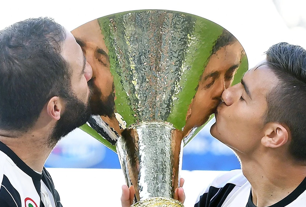 Gonzalo Higuain (z lewej) i Paulo Dybala 