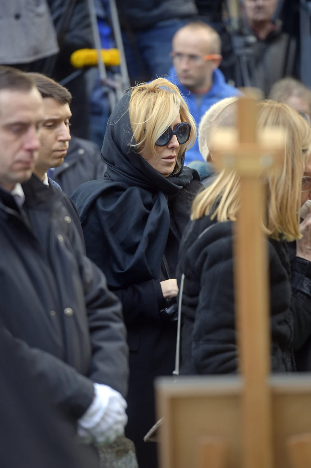 Agata na pogrzebie ojca była bardzo roztrzęsiona Agata na pogrzebie ojca była bardzo roztrzęsiona
