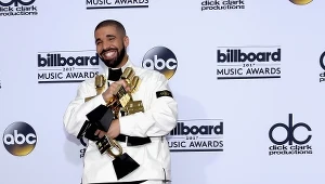 Drake ze swoim imponującym "urobkiem" z Billboard Music Awards