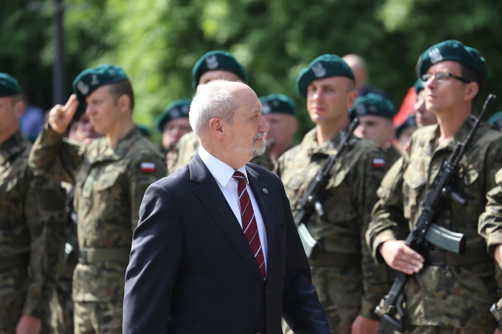 Minister Macierewicz na przysiędze WOT w Białymstoku