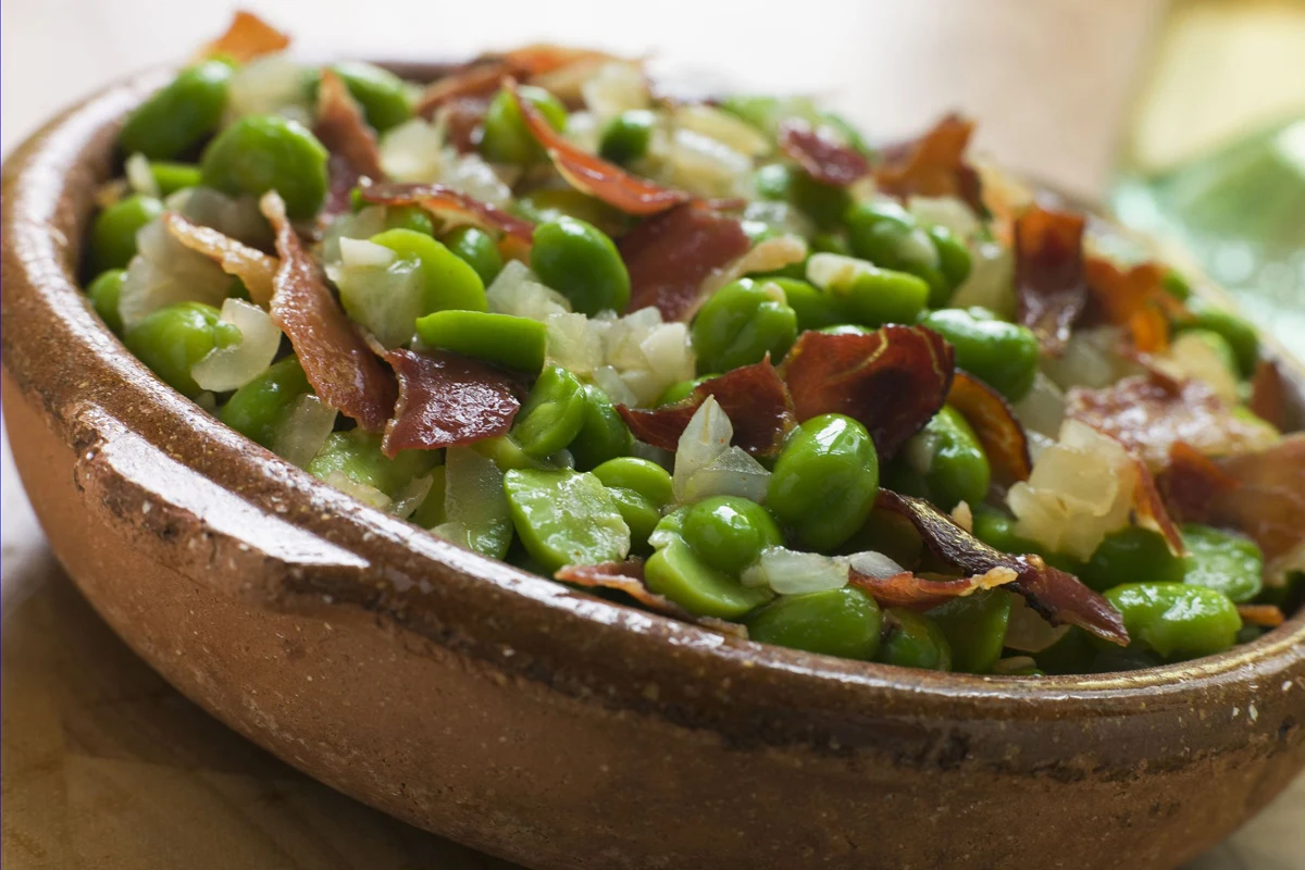 Młody bób idealnie wpasuje się w sałatkę Młody bób idealnie wpasuje się w sałatkę