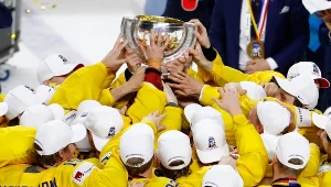 Reprezentacja Szwecji z trofeum mistrzostw świata