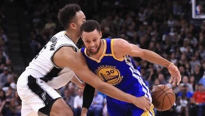 Stephen Curry (z prawej)