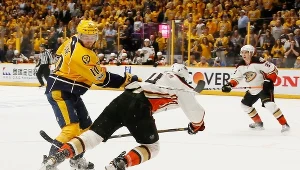 Colton Sissons (z lewej) w akcji