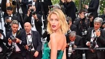 Anja Rubik na czerwonym dywanie