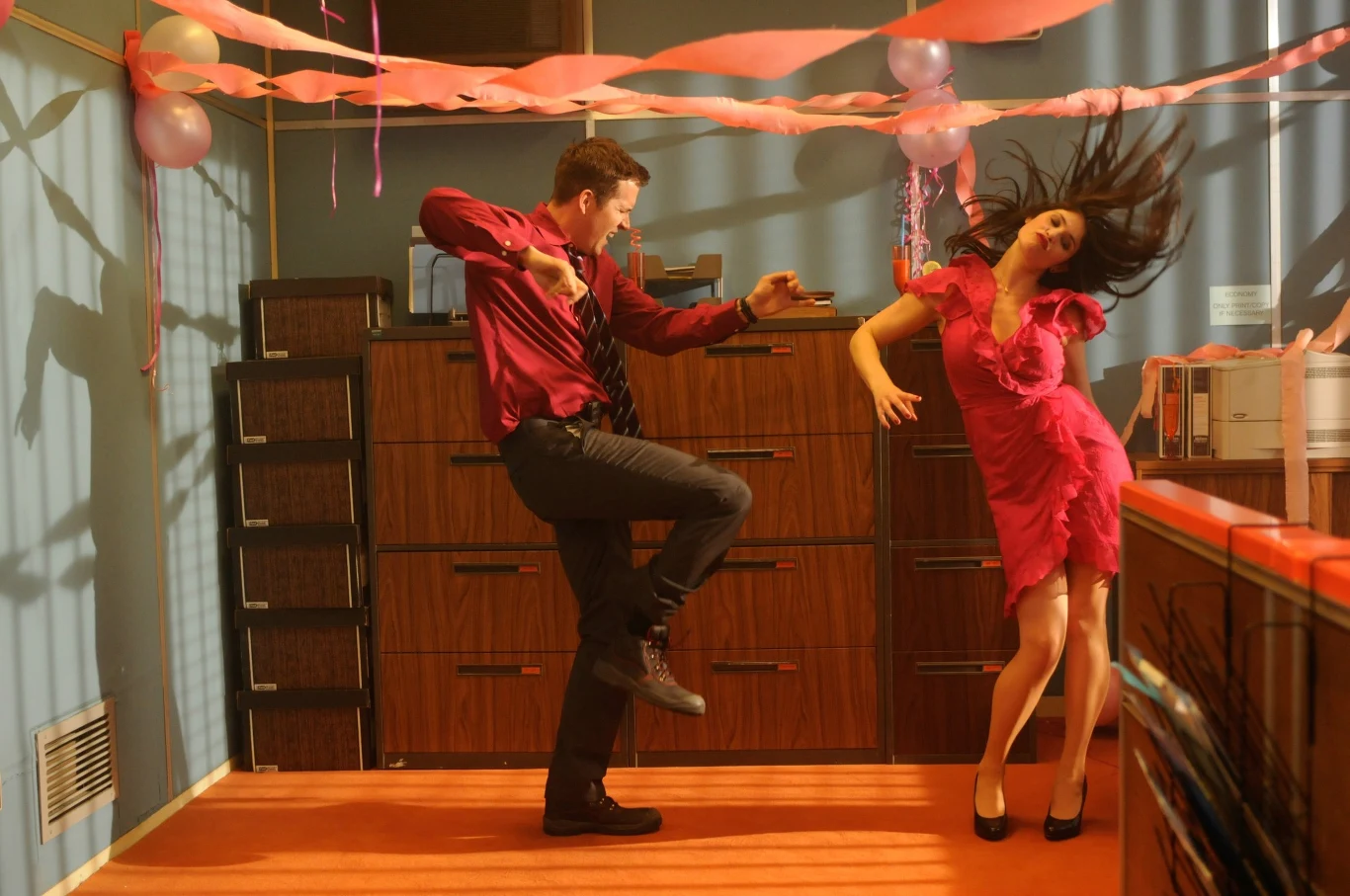 Po roku 2013 Gemma Arterton skupiła się na pracy w teatrze, pojawiając się tylko w skromnych produkcjach filmowych, często w małych rolach. W czarnej komedii "Głosy" (2014) wcieliła się w koleżankę z pracy głównego bohatera - schizofrenika. Gdy zostaje ona przez niego niechcący zabita, protagonista prosi o pomoc swojego psa i kota.